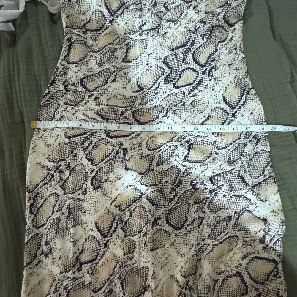 Good used condition silky mid dress. Sz m - Picture 11 of 12